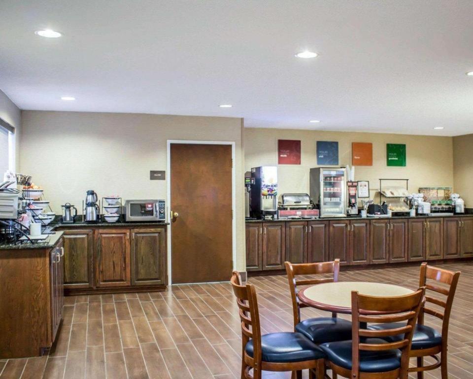 Comfort Inn Clinton Esterno foto